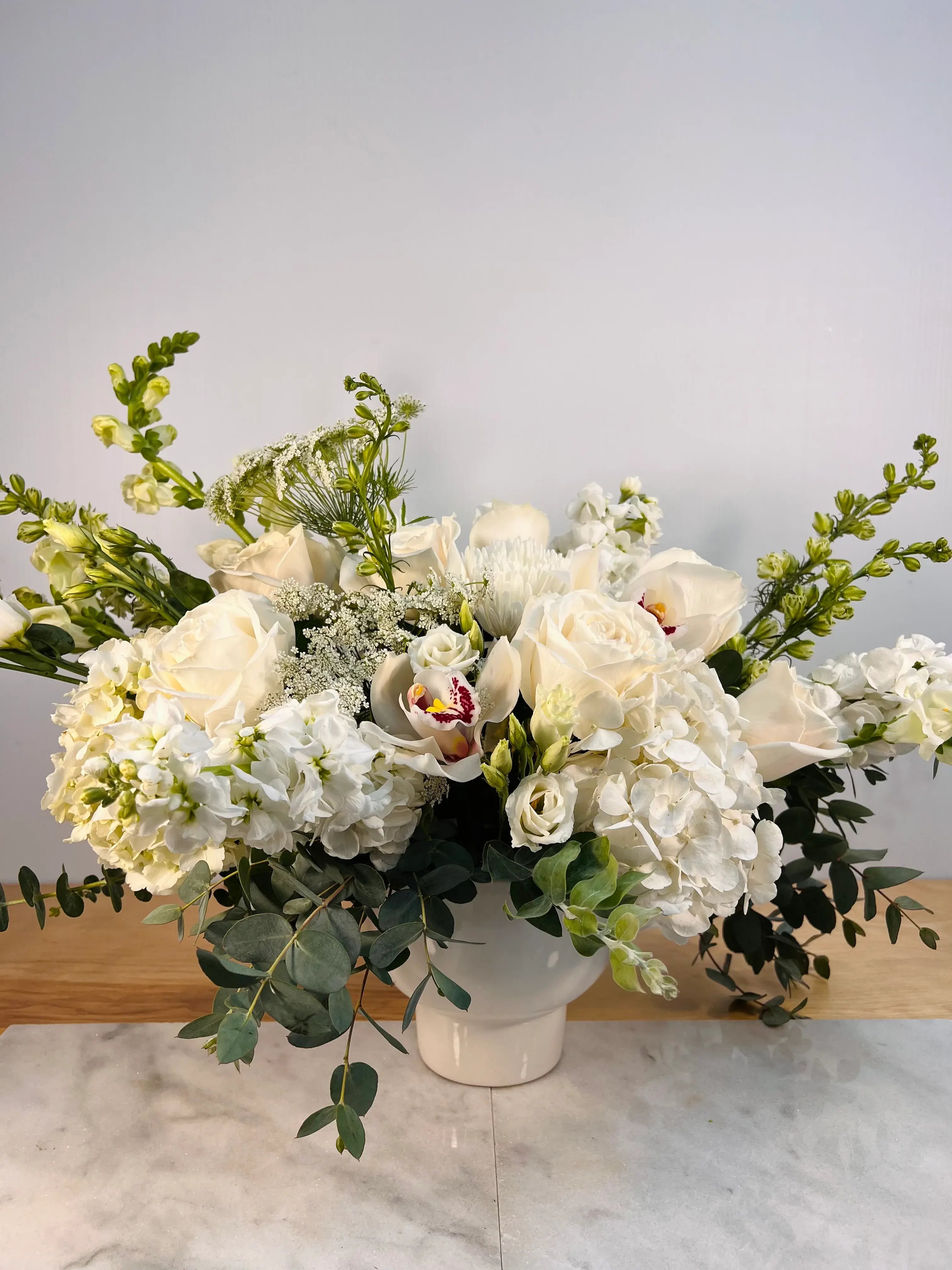 Lake Oswego Flower Delivery Home Header - Image of White Flowers in a vase on a table